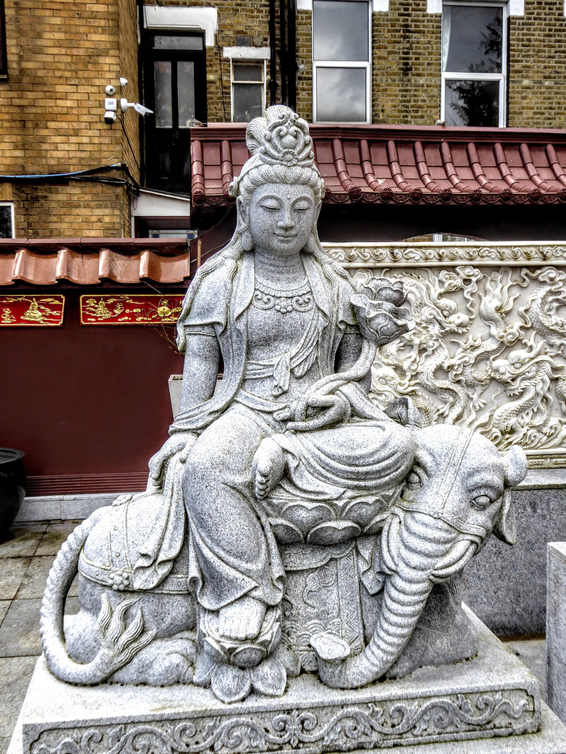 hinh anh ngai dai hanh pho hien bo tat 12 scaled