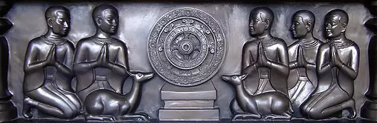 hinh anh banh xe chuyen phap luan 2