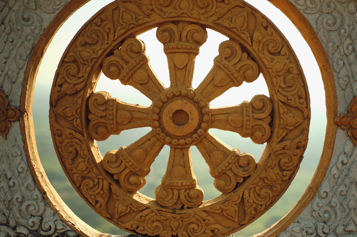 hinh anh banh xe chuyen phap luan 3